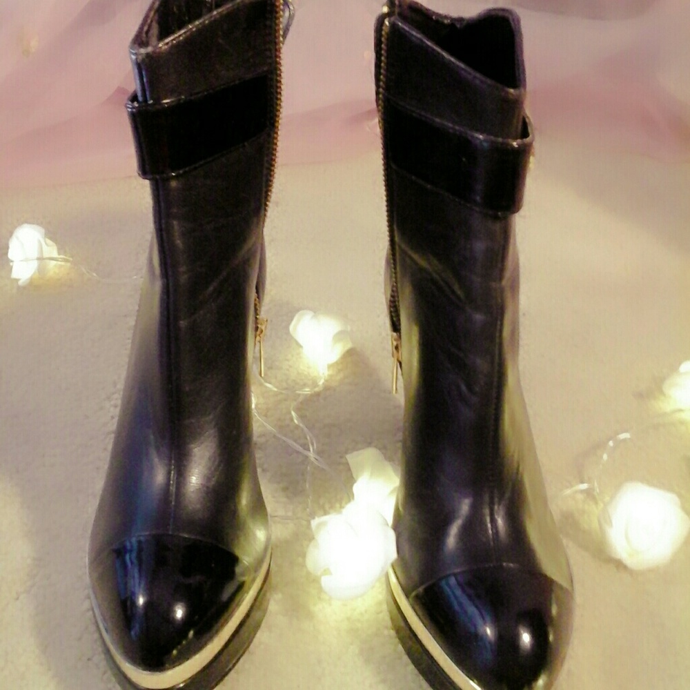 RocaWear Stilleto Ankle Booties sz 6 1/2